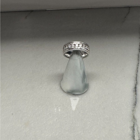 Elegant Silver Men's Ring. Never worn it’s beautiful!